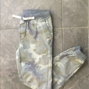 Boys’ camo drawstring joggers. Size XL (16)
